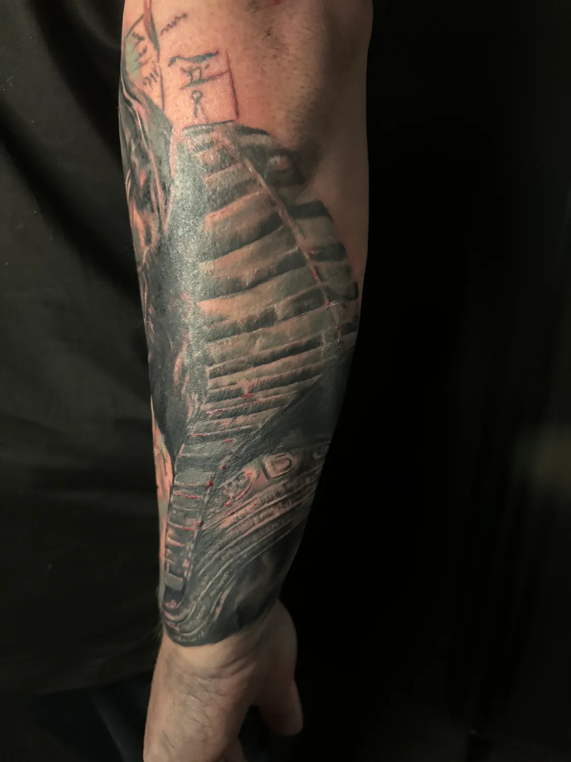 tatoueur minimaliste montgermont