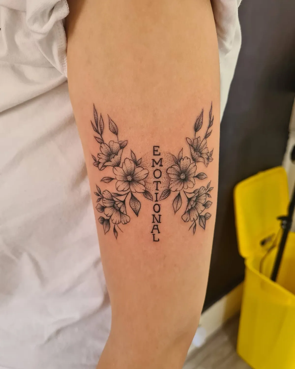 tatoueur minimaliste thorigne fouillard