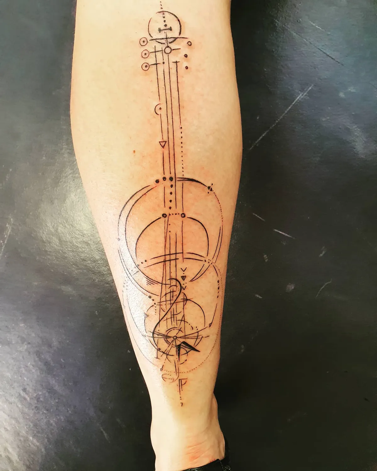 tatoueur minimaliste thorigne fouillard